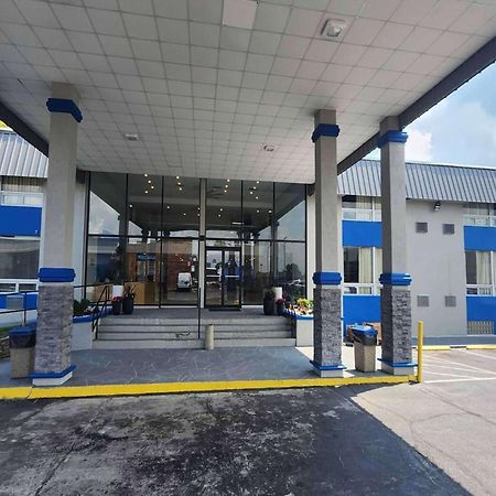 Days Inn By Wyndham Fort Wright Cincinnati Area Exterior foto