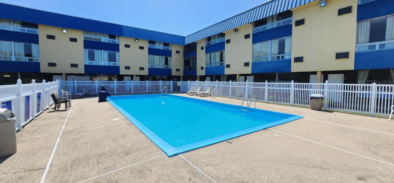 Days Inn By Wyndham Fort Wright Cincinnati Area Exterior foto