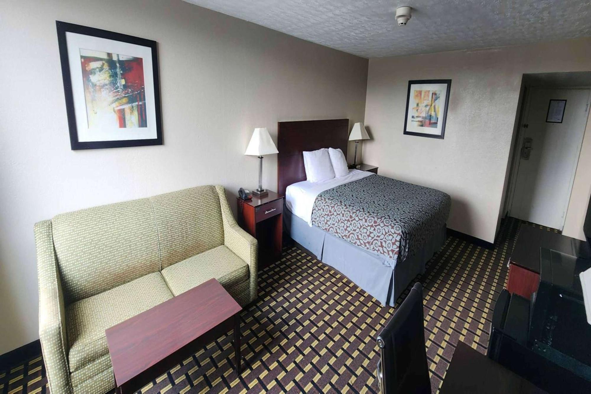 Days Inn By Wyndham Fort Wright Cincinnati Area Exterior foto